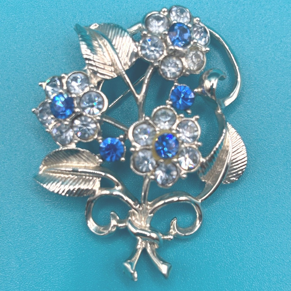 Coro Floral Bouquet Brooch‎ Pin Rhinestones Blue Silver Tone